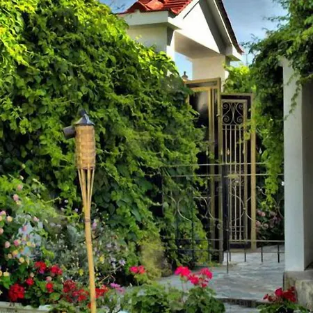 Golden Gate فندق كوشاداسيه