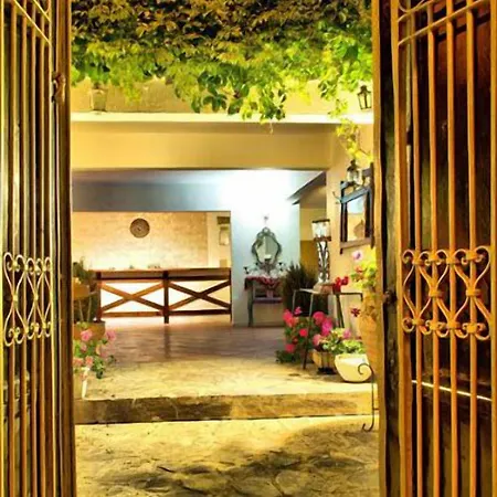 Golden Gate فندق 3*