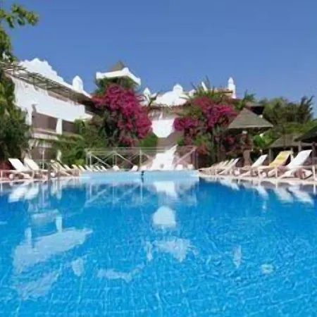 Golden Gate فندق كوشاداسيه