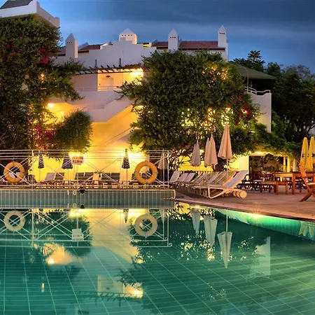 Golden Gate كوشاداسيه