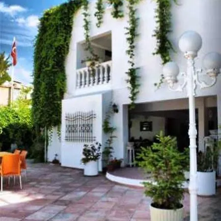 Golden Gate Hotel 2*