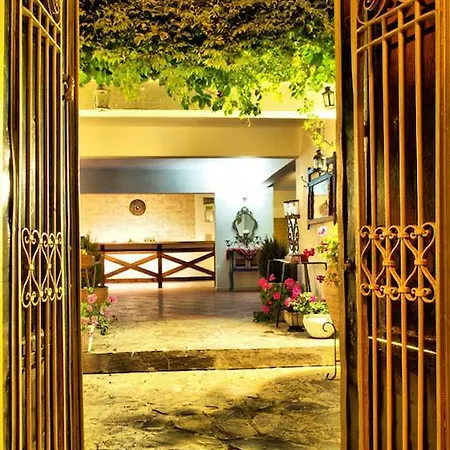 فندق Golden Gate كوشاداسيه